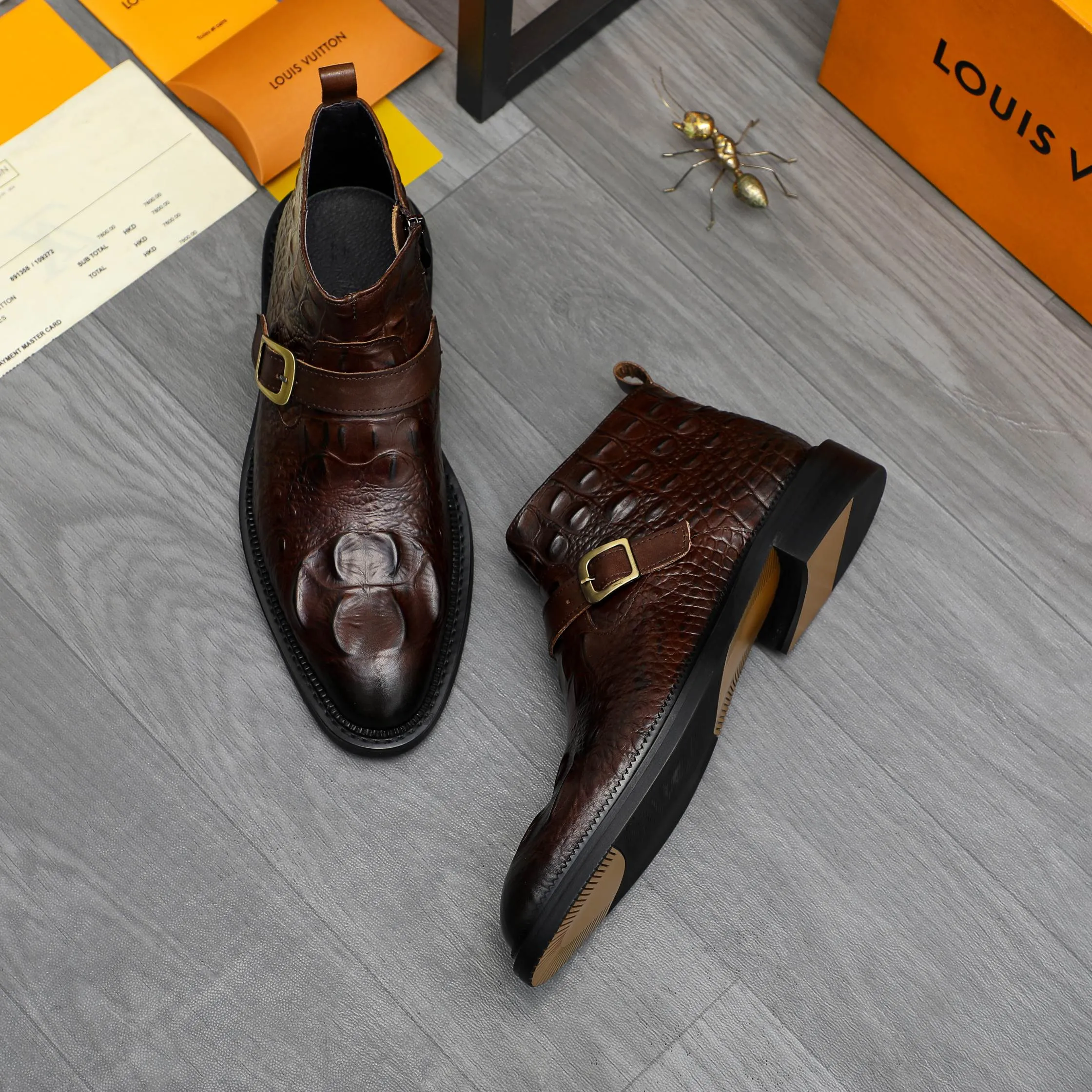 Men's shoes 💰p620 Product trademark: LV "Louis Vuitton" high-top business leather shoes Regular size: 37-46 (37.46 is custom-made and non-returnable) Product materials: Selected color-brushed crocodile pattern cowhide upper, pigskin lining, rubber outsole